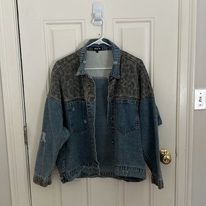 Jean jacket with leopard details and rips